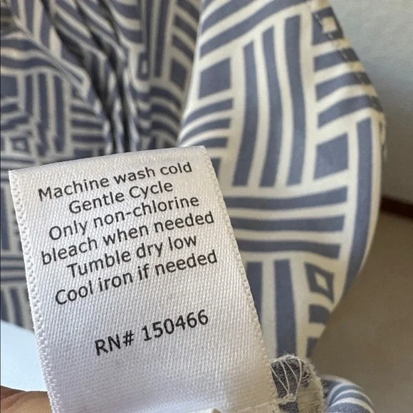 Sleeveless Women’s Blouse Tank Top Medium, Blue & White, Sheer Geometric Pattern - Picture 10 of 13